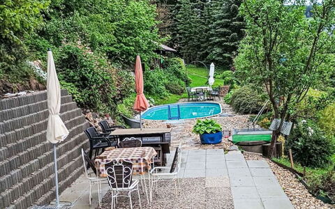 Černý: Garten, Strauch, Gartenmöbel, Möbel, Flagstone, Stuhl, Hinterhof, Ground, Schatten