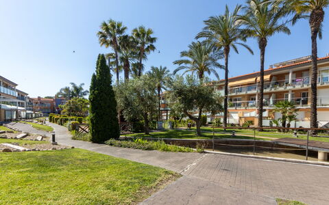 Almansa: Schwimmbad, Wohngebiet, Urban Design, Menschliche Siedlung, Zuhause, Estate, Wohnung, Resort, Eigentumswohnung, Hazienda
