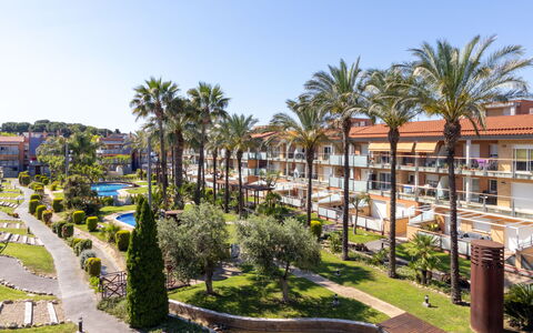 Almansa: Schwimmbad, Wohngebiet, Urban Design, Menschliche Siedlung, Zuhause, Estate, Wohnung, Resort, Eigentumswohnung, Hazienda