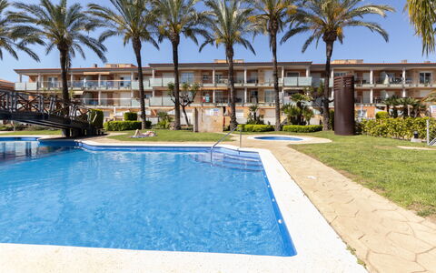 Almansa: Schwimmbad, Wohngebiet, Urban Design, Menschliche Siedlung, Zuhause, Estate, Wohnung, Resort, Eigentumswohnung, Hazienda