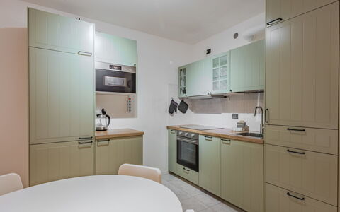 Nala: Küche, Küchengerät, Countertop, Cabinetry, Interior Design, Möbel, Major Appliance, Flooring, Holz, Fussboden