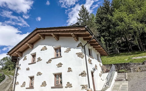 Chalet Ralon: Bergforms, Berg, Hügel, Gebirge, Landschaft, Hochland, Bergstation, Schatten, Grat