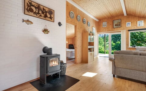 Godwin - 800M from the Sea: Holz, Möbel, Flooring, Interior Design, Fussboden, Zimmer, Decke, Holzboden, Hartholz, Wohnzimmer