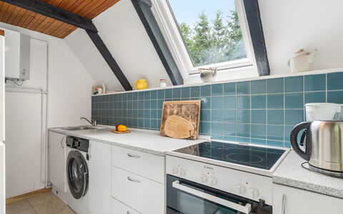 Kaija - from the Sea: Küche, Flooring, Major Appliance, Armatur, Countertop, Decke, Fussboden, Interior Design, Küchengerät, Zapfhahn