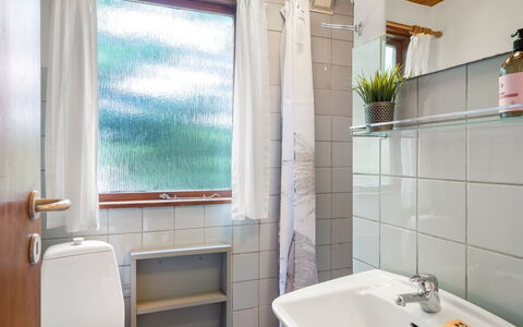 Kaija - from the Sea: Badezimmer, Bad Sink, Armatur, Interior Design, Flooring, Fussboden, Sinken, Zapfhahn, Installation, Zimmer