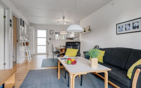 Enwald - 100M from the Sea: Möbel, Flooring, Interior Design, Wand, Couch, Holz, Fussboden, Decke, Wohnzimmer, Zimmer