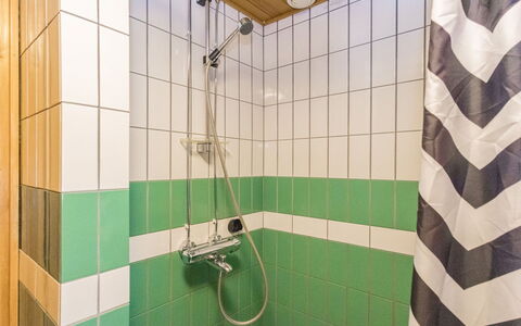Veramukka B1: Flooring, Armatur, Fussboden, Badezimmer, Interior Design, Installation, Fliese, Dusche, Zapfhahn, Toilette