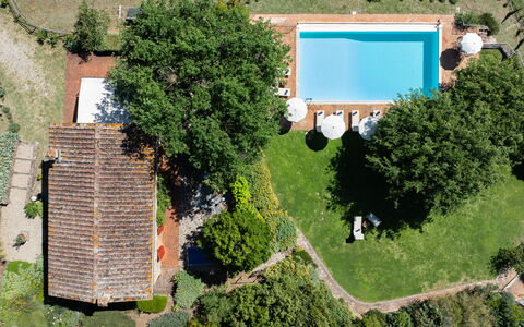 Villa Santa Barbara: Schwimmbad, Resort, Wohngebiet, Estate, Eco Hotel, Hazienda, Garten, Villa, Gartenmöbel, Hinterhof