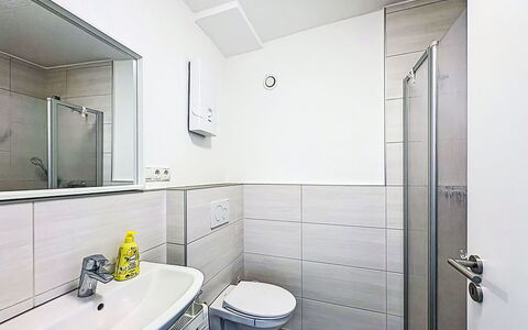 Cozy Home Lahnstein: Flooring, Armatur, Badezimmer, Interior Design, Fussboden, Sinken, Installation, Zapfhahn, Decke, Bad Sink