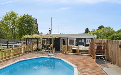 Ingalil - 950M from the Sea: Schwimmbad, Ferienort, Eco Hotel, Resort, Villa