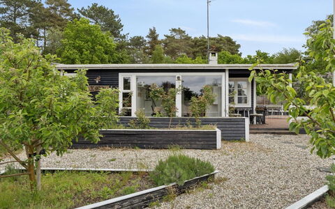 Ingalil - 950M from the Sea: Schwimmbad, Ferienort, Eco Hotel, Resort, Villa