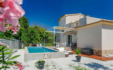 Harmonia: Schwimmbad, Ferienort, Eco Hotel, Resort, Villa