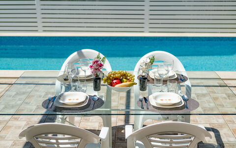 Harmonia: Schwimmbad, Ferienort, Eco Hotel, Resort, Villa