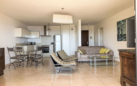 Diana: Schwimmbad, Ferienort, Eco Hotel, Resort, Villa