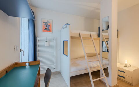 Casa Roby: Interior Design, Möbel, Bett, Flooring, Schlafzimmer, Fussboden, Holz, Decke, Zimmer, Etagenbett