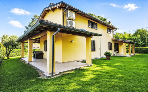Casa di Max: Möbel, Interior Design, Flooring, Fussboden, Holzboden, Holz, Stuhl, Decke, Küche & Esszimmer Tisch, Tabelle