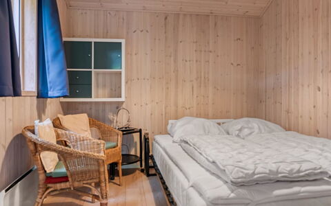 Ferdine - from the Sea: Möbel, Interior Design, Schlafzimmer, Fussboden, Flooring, Bett, Holz, Decke, Bettdecke, Textil