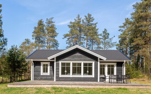 Edine - 917M from the Sea: Zuhause, Abstellgleis, Hütte, Haus, Dach, Tür, Veranda, Estate, Bauernhaus, Gartenbauten