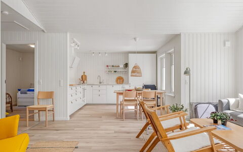 Edine - 917M from the Sea: Flooring, Holzboden, Fussboden, Holz, Interior Design, Möbel, Decke, Laminatboden, Zuhause, Wohnzimmer