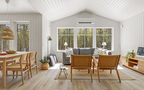 Edine - 917M from the Sea: Holz, Flooring, Holzboden, Fussboden, Interior Design, Laminatboden, Wohnzimmer, Planke, Hartholz, Holzbeize