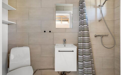 Isalie - 300M from the Sea: Toilleten Sitz, Badezimmer, Flooring, Toilette, Interior Design, Fussboden, Wand, Armatur, Fliese, Installation