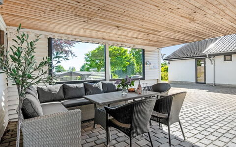Isalie - 300M from the Sea: Holz, Möbel, Flooring, Zuhause, Gartenmöbel, Fussboden, Veranda, Tabelle, Deck, Stuhl