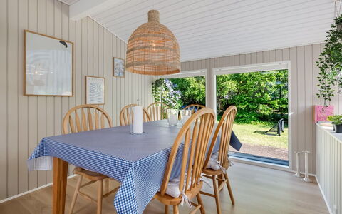 Skuli - 300M from the Sea: Holz, Interior Design, Möbel, Decke, Flooring, Fussboden, Stuhl, Zuhause, Küche & Esszimmer Tisch, Esszimmer