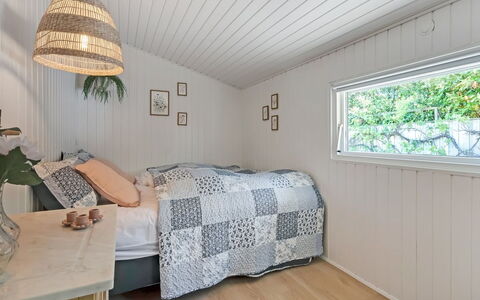 Skuli - 300M from the Sea: Interior Design, Holz, Flooring, Decke, Fussboden, Schlafzimmer, Möbel, Beleuchtung, Bett, Zimmer