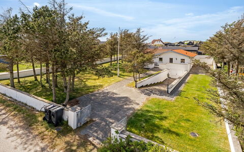 Senija - 175M from the Sea: Wohngebiet, Landschaft, Menschliche Siedlung, Zuhause, Vorort, Estate, Landscaping, Garten, Auffahrt, Walkway