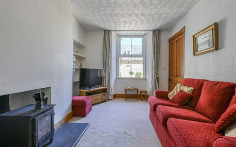 Coach House on Aigas Golf Course: Flooring, Wand, Fussboden, Möbel, Holz, Interior Design, Decke, Zimmer, Wohnung, Wohnzimmer