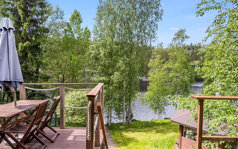 Villa Kaidanjylhä: Deck, See, Garten, Hartholz, Veranda, Stuhl, Reservoir, Gartenmöbel, Eco Hotel