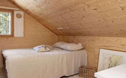 Villa Kaidanjylhä: Himmel, Möbel, Holz, Gartenmöbel, Tabelle, Stuhl, Wolke, Tisch Im Freien, Hartholz, Planke