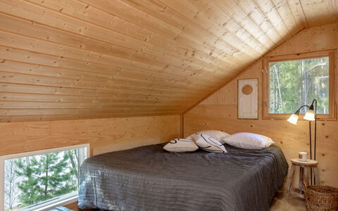 Villa Kaidanjylhä: Himmel, Möbel, Holz, Gartenmöbel, Tabelle, Stuhl, Wolke, Tisch Im Freien, Hartholz, Planke