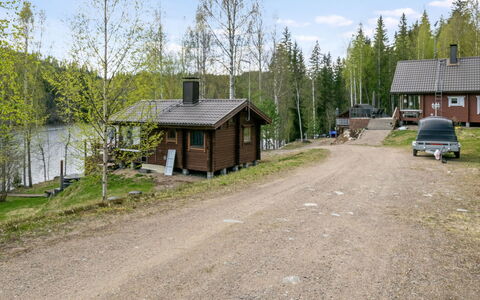 Villa Kaidanjylhä: Himmel, Möbel, Holz, Gartenmöbel, Tabelle, Stuhl, Wolke, Tisch Im Freien, Hartholz, Planke