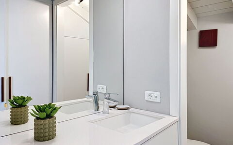 Zani: Interior Design, Wand, Armatur, Flooring, Sinken, Countertop, Holz, Badezimmerschrank, Badezimmer, Bad Sink