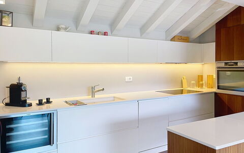 Zani: Küche, Interior Design, Countertop, Flooring, Cabinetry, Holz, Fussboden, Küchengerät, Decke, Möbel