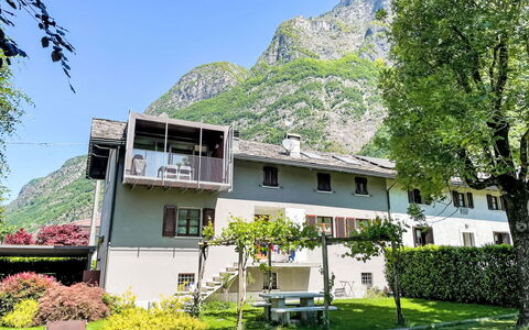 Zani: Möbel, Stuhl, Tabelle, Gartenmöbel, Tisch Im Freien, Küche & Esszimmer Tisch, Regenschirm, Schatten, Restaurant, Blumentopf