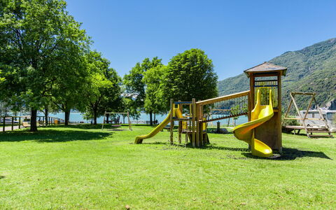 Zani: Möbel, Stuhl, Tabelle, Gartenmöbel, Tisch Im Freien, Küche & Esszimmer Tisch, Regenschirm, Schatten, Restaurant, Blumentopf