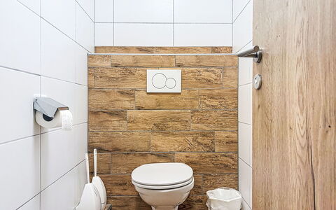 Zeffereralm: Toilleten Sitz, Toilette, Flooring, Armatur, Fussboden, Badezimmer, Installation, Fliese, Bidet, Sinken