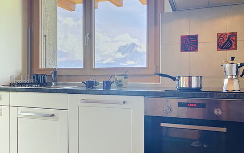 Chalet le Cornuit: Küche, Küchengerät, Countertop, Major Appliance, Interior Design, Möbel, Cabinetry, Flooring, Holz, Haushaltsgerät
