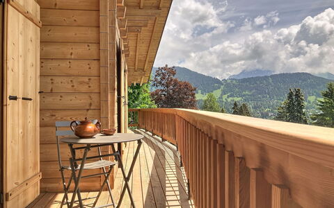 Chalet le Cornuit: Holz, Holzbeize, Hartholz, Planke, Sperrholz, Abstellgleis, Balkon, Schatten, Holz, Veranda