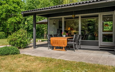 Maris - 200M from the Sea