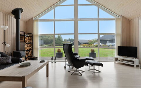 Eve - 700M from the Sea: Flooring, Holz, Interior Design, Fussboden, Decke, Möbel, Zuhause, Wohnzimmer, Holzboden, Zimmer