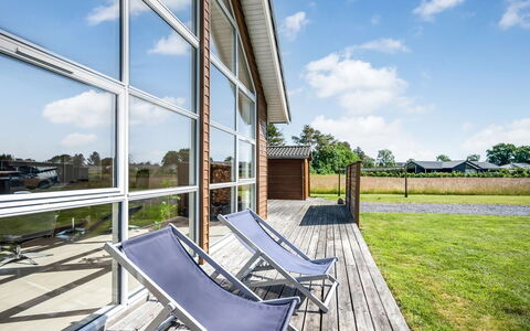 Eve - 700M from the Sea: Verbundwerkstoff, Estate, Hütte, Deck, Hartholz, Veranda, Schatten, Daylighting, Abstellgleis, Garten