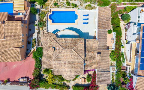 Bougainvillea: Wohngebiet, Luftaufnahmen, Vogelperspektive, Schwimmbad, Estate, Resort, Erholung, Villa, Ferienort, Vorort