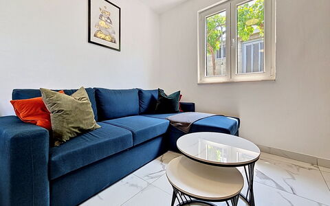 Aurora: Möbel, Flooring, Couch, Interior Design, Fussboden, Holz, Wohnzimmer, Wohnung, Zimmer