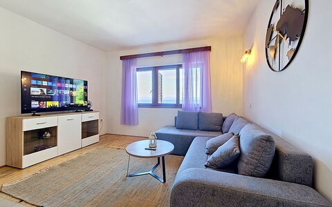 Sea Wiew 1: Möbel, Interior Design, Couch, Flooring, Fussboden, Decke, Wohnzimmer, Zimmer, Wohnung, Fernsehen