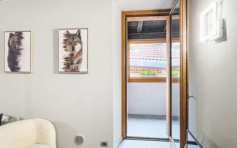 Silvia: Wand, Holz, Flooring, Fussboden, Interior Design, Tür, Decke, Hartholz, Holzboden, Home Door