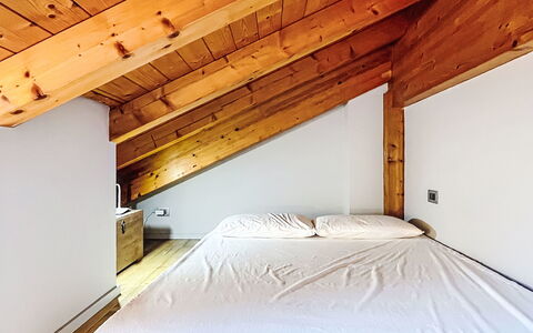 Silvia: Interior Design, Holz, Flooring, Decke, Fussboden, Zimmer, Dachboden, Schlafzimmer, Möbel, Hartholz