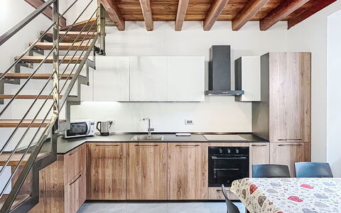Silvia: Möbel, Flooring, Interior Design, Holz, Fussboden, Decke, Holzboden, Countertop, Küche, Küchengerät